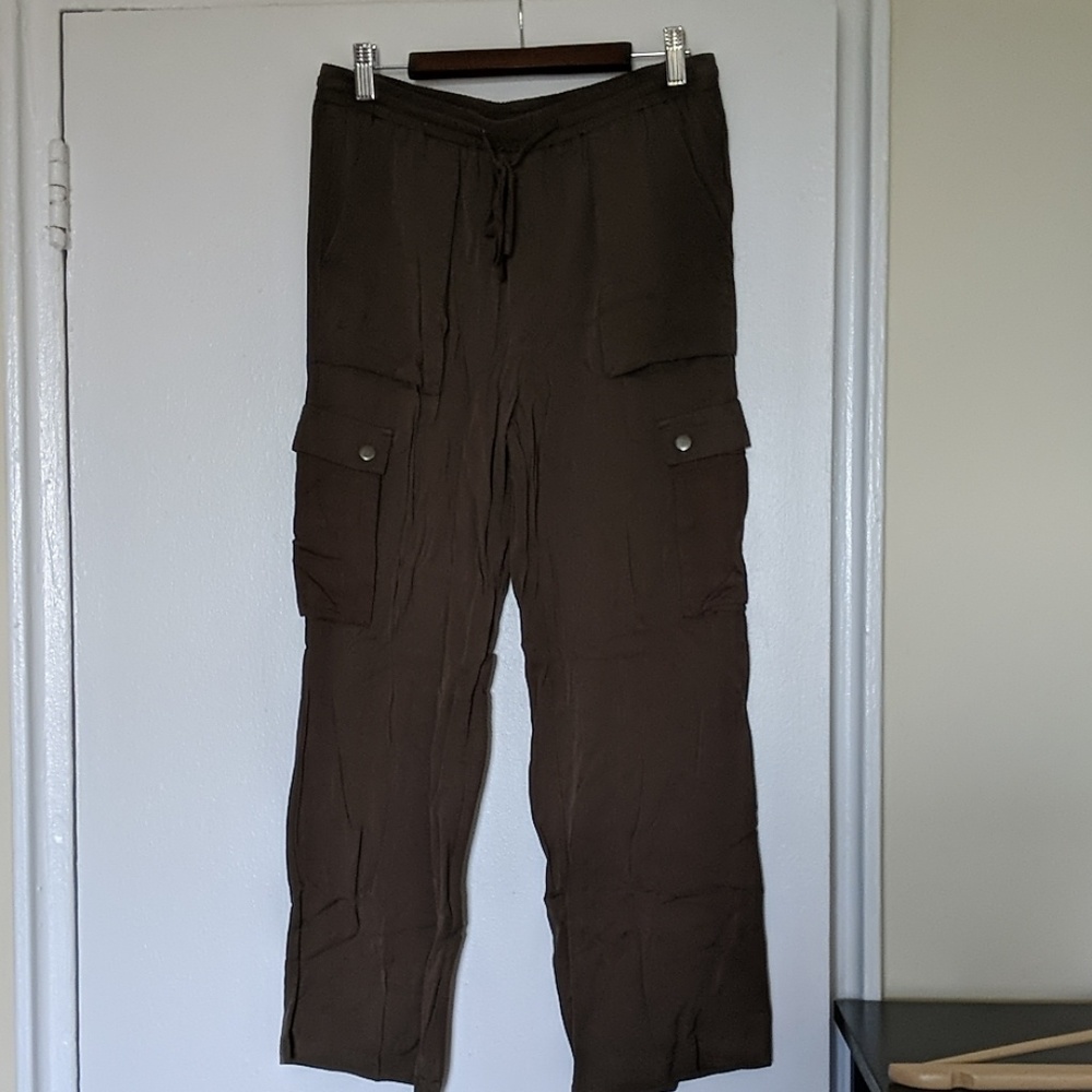 Green cargo pants